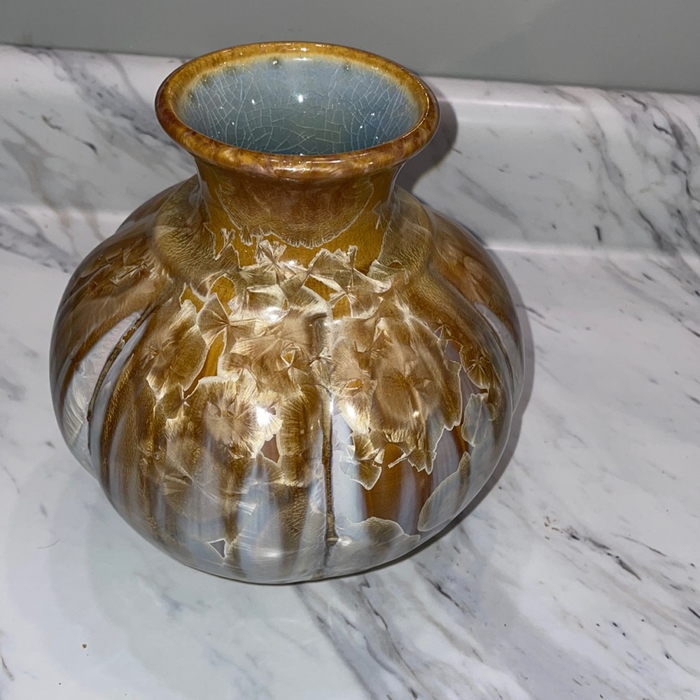 Bill Campbell pottery signed iridescent vase